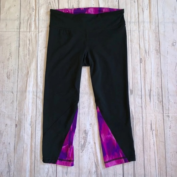 Under Amour Black Purple Pattern Cropped Leggings - Picture 1 of 3